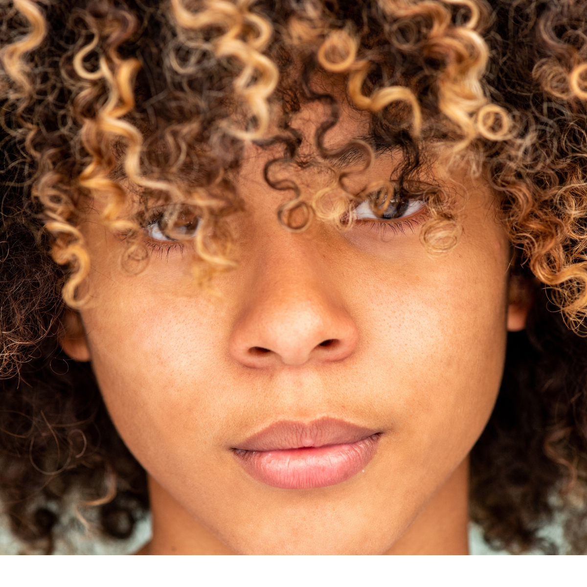 Cheveux bouclés